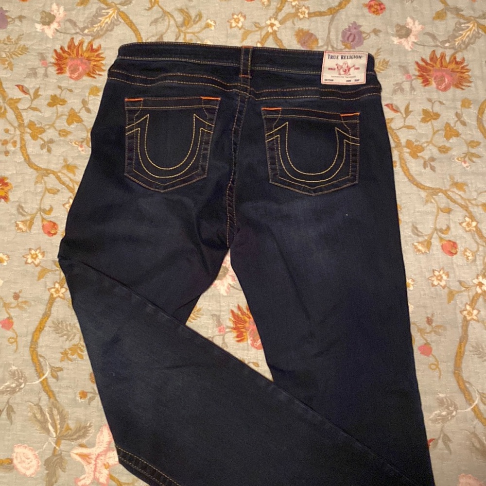 Dark wash, mid rise, strait.